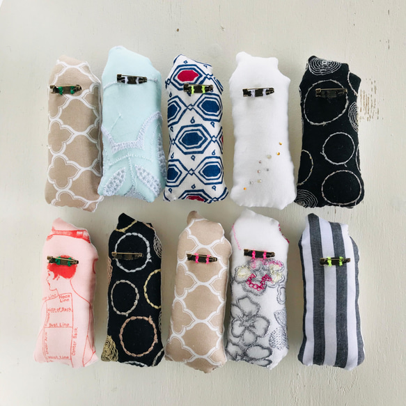 「丹那牛乳」ブローチ 2枚目の画像