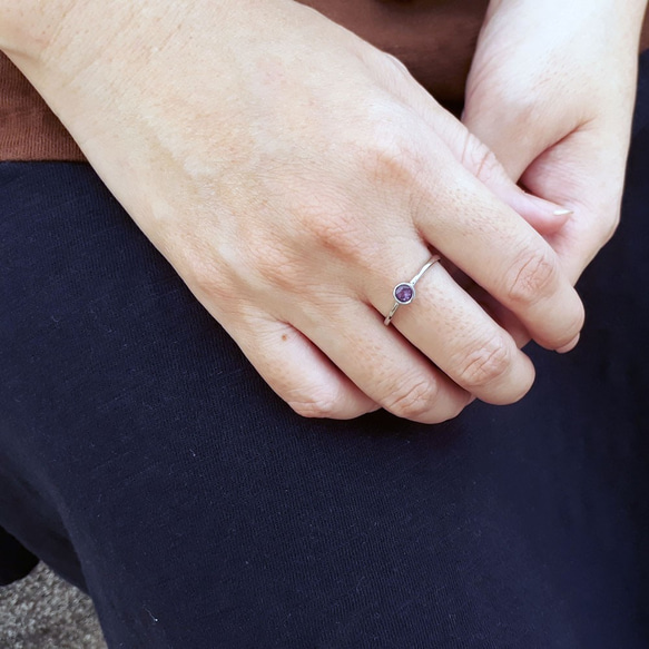 925銀白金 紫水晶Amethyst包鑲戒指4mm 第3張的照片
