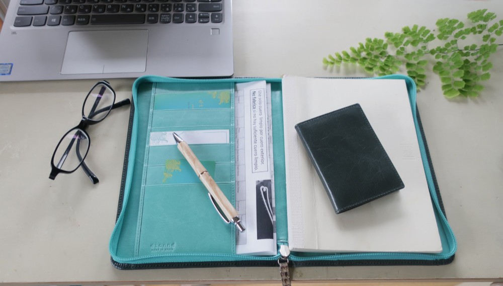 ノートカバー式　クラッチバッグ リブレタ　Libreta （モスグレー・ターコイズブルー)