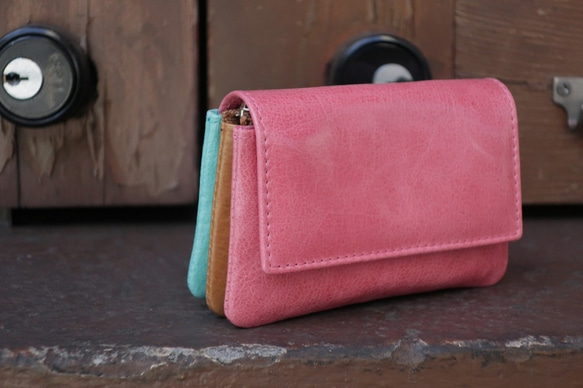 春の花をイメージ！ 世界的一流ブランドを手掛ける職人が作る本革財布（ピンク・キャメル・緑) 1枚目の画像