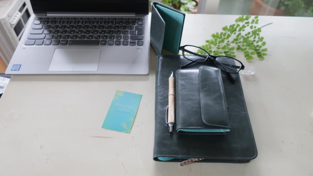 二つ折り財布　カルテラ　Cartera （モスグレー・ターコイズブルー)