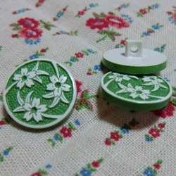 グリーンのお花のボタン 2枚目の画像