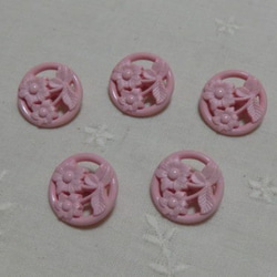お花の透かし模様のボタン（ピンク） 1枚目の画像