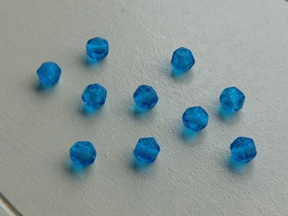 チェコ製アンティーク　ガラスビーズ（ブルー）　 1枚目の画像