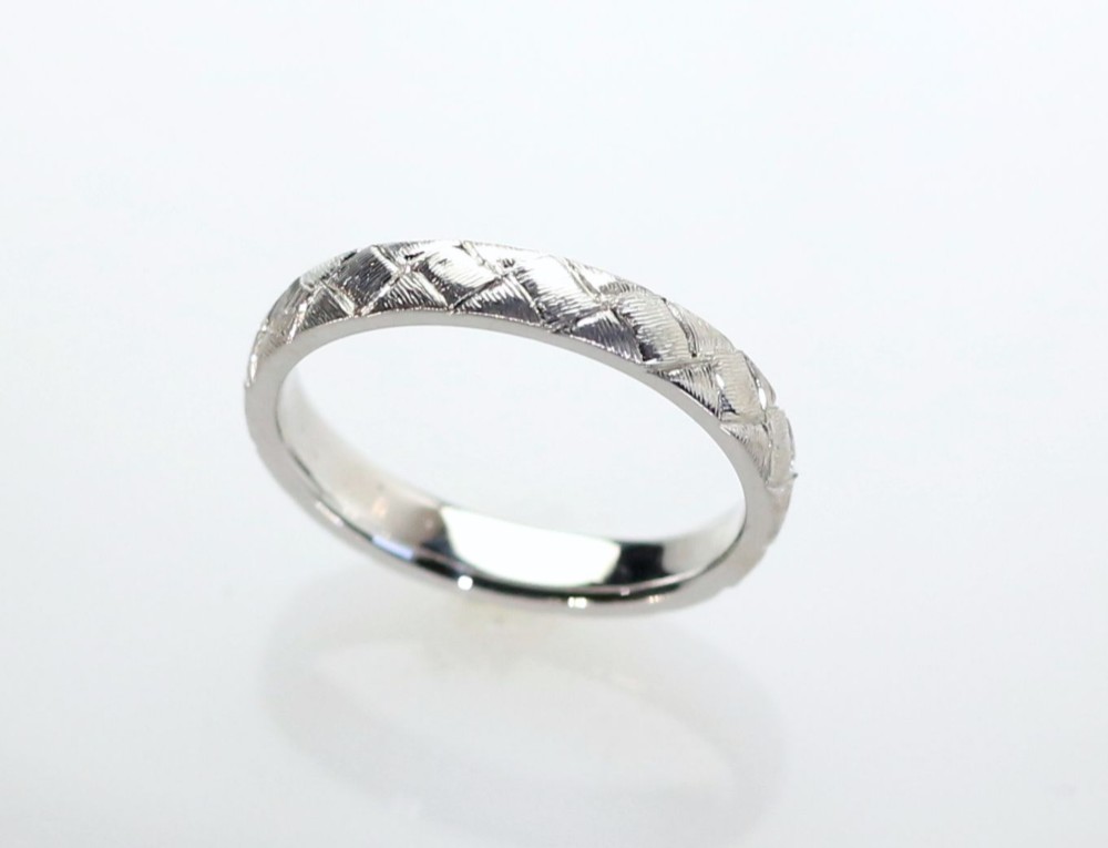 Pt900 手彫りリング(編み込み模様)  3mm幅