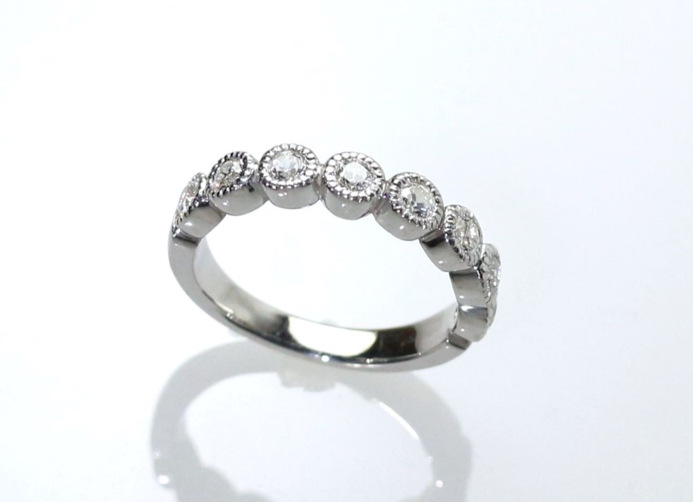 Pt900 ダイヤモンド・ハーフエタニティリング　type6