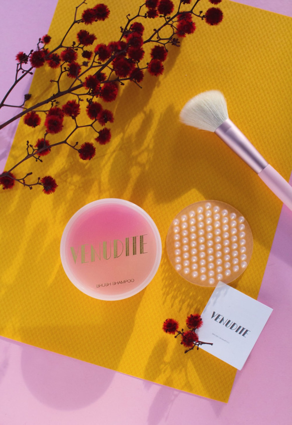 [Venudite Cosmetics] 玫瑰蜂蜜粉撲刷具清潔皂組 (附專利潔刷墊) 第1張的照片