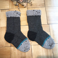 つぶつぶ毛糸とグリーンラインのワガママ靴下(ウール&カシミヤ) 1枚目の画像