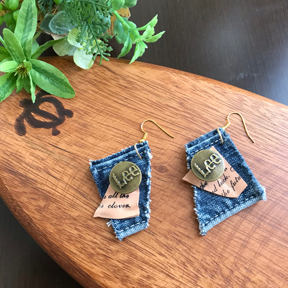 デニムリメイク ピアス［デニム×レザー×Leeボタン］ ピアス（フック 