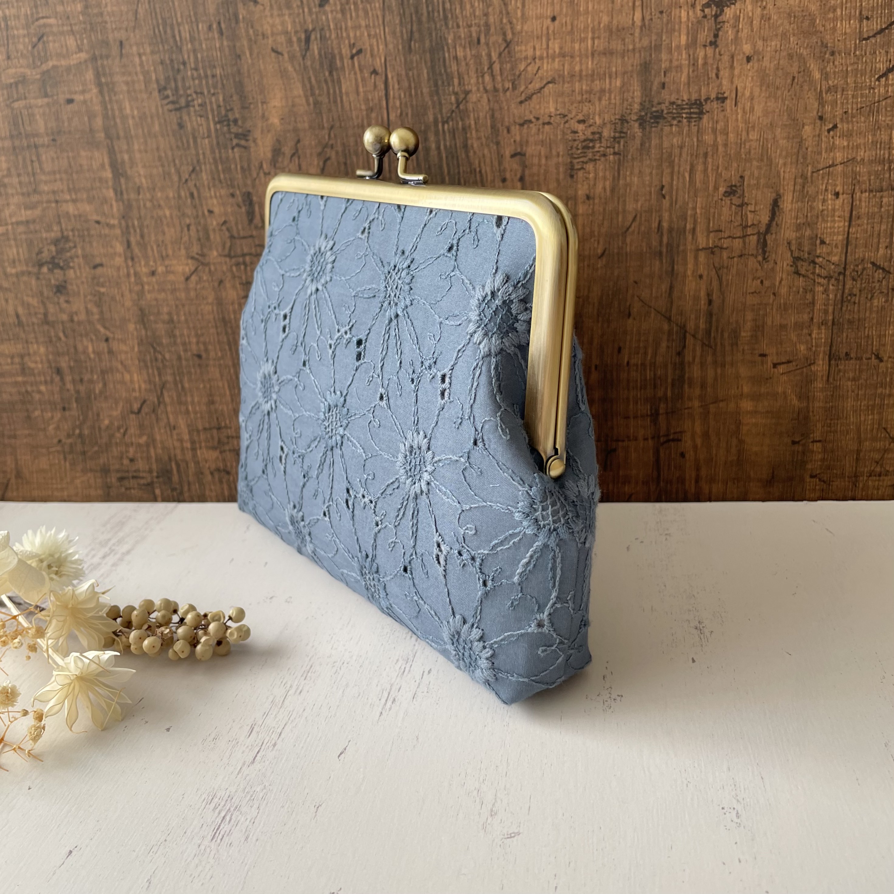 Sサイズ がま口 母子手帳ケース マーガレット刺繍生地　　大容量 A6 ポーチ 通帳ケース パスポート お薬手帳