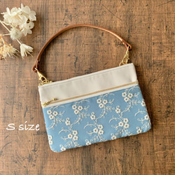 タンバリン　dop生地　ブルー×ベージュ刺繍　トートバッグ Sサイズ ミナペルホネン dop タンバリン トートバッグ ネイビー
