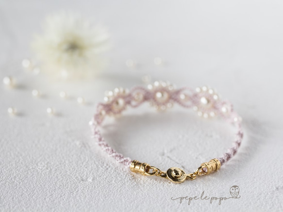 “施華洛世奇珍珠和絲綢”花x心形蕾絲花邊針織手鍊（深粉紅色中性奶油色 第4張的照片