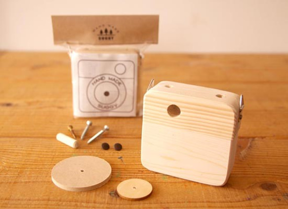 木のカメラ「写ラナインです」を「作レルンです」木工工作キット DIY