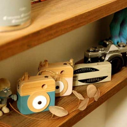 木のおもちゃのカメラ「写ラナインです」　シロ色 4枚目の画像