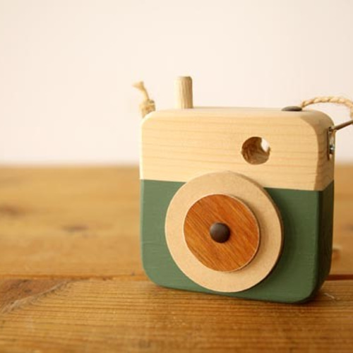 木のおもちゃのカメラ「写ラナインです」 カーキ色 その他インテリア