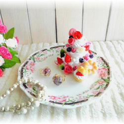 ♪【宅配便】★お花と苺のウエディングケーキ　アクセサリートレイ★　バラ　薔薇　スイーツデコ 1枚目の画像