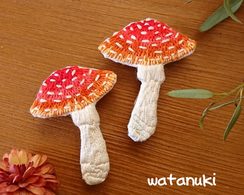 【専用】TOKUKO 1er VOL　チュニック　ウサギさん　キノコ　刺繍 うさぎ図鑑】こちらを見るうさぎ／刺繍ブローチ その他雑貨