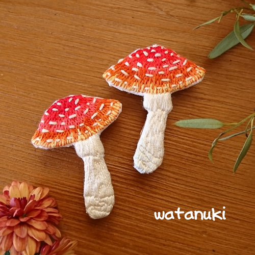刺繍きのこブローチ 「ベニテングダケ」 | iichi 日々の暮らしを心地よくするハンドメイドやアンティークのマーケットプレイス ハンドメイド刺繍ブローチ きのこ ✿様ご確認ページです
