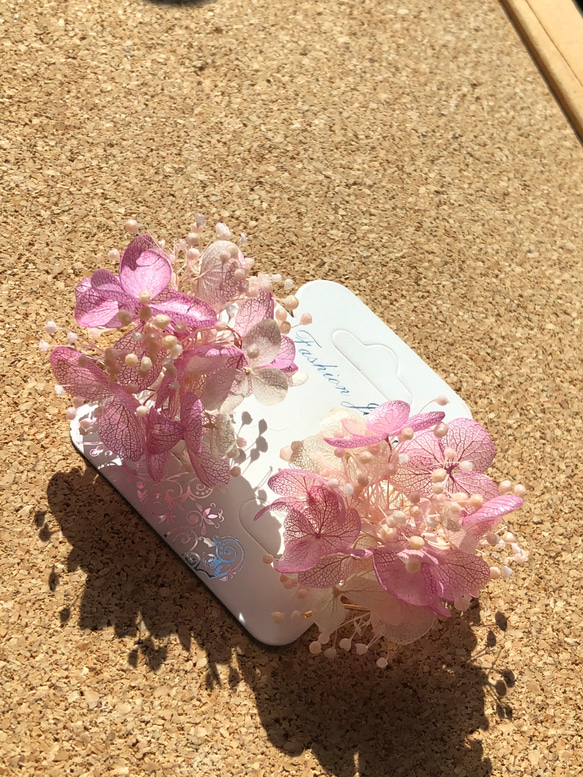本物のお花のピアス/カシスピンク&ホワイト紫陽花×かすみ草/サージカルステンレス 2枚目の画像