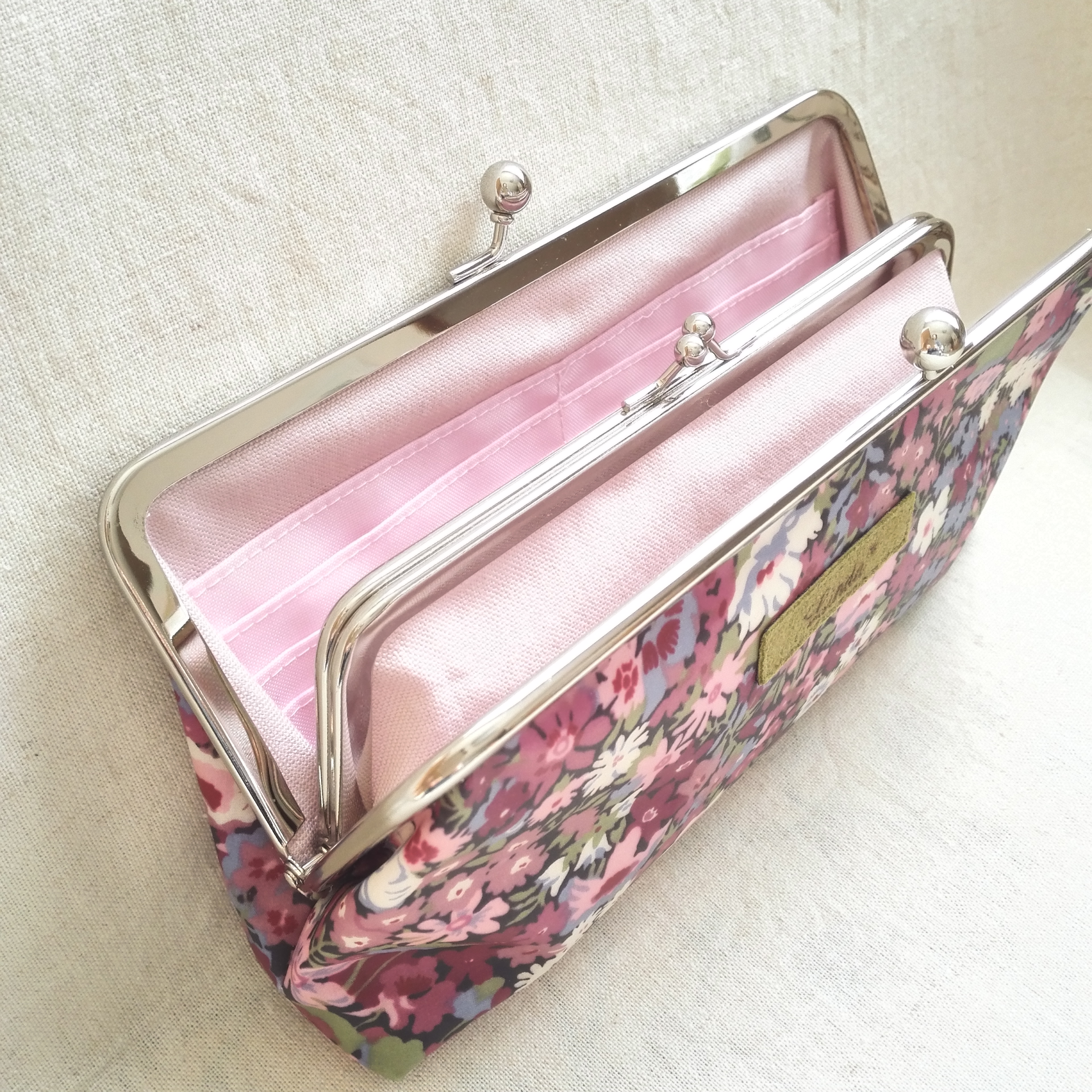 お財布にもなるマルチポーチな親子がま口　リバティソープ