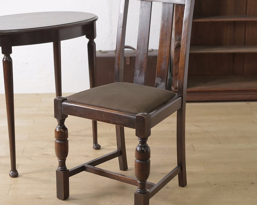 イギリスアンティーク家具 ヴィンテージな味わいのダイニングチェア