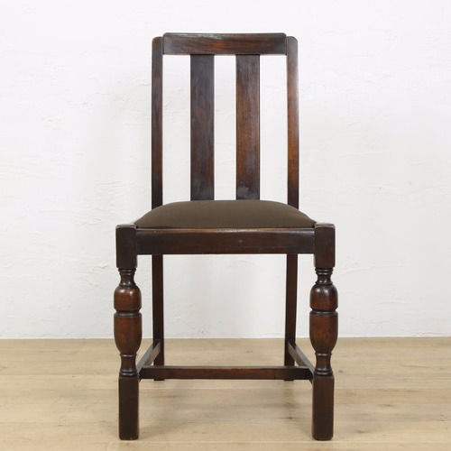 イギリスアンティーク家具 ヴィンテージな味わいのダイニングチェア