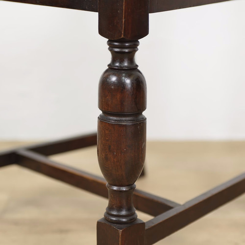 イギリスアンティーク家具 ヴィンテージな味わいのダイニングチェア