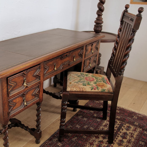 イギリスアンティーク家具 レザートップ ツイストレッグ ライティング