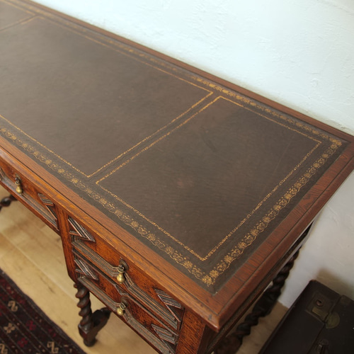 イギリスアンティーク家具 レザートップ ツイストレッグ ライティング