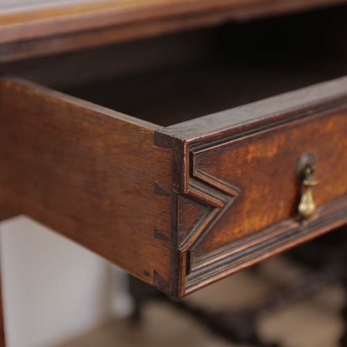 イギリスアンティーク家具 レザートップ ツイストレッグ ライティング