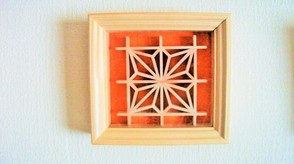 プレゼント　ひのきのコースター（小）　壁掛け　色は５種類から選べます！日本伝統の組子技法　 2枚目の画像