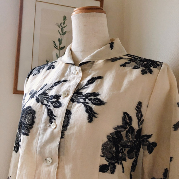 【ブラック】薔薇柄　カットジャガード生地のブラウス　八分袖 是非 追跡可能