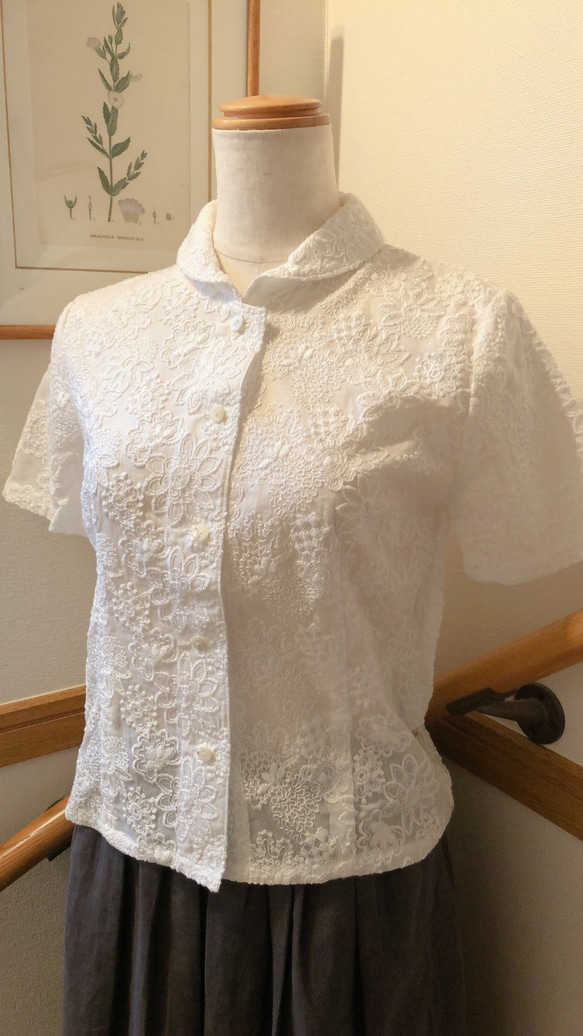 【暑い夏も涼やかに】総刺繍　コットンシャツ　半袖/ホワイト 3枚目の画像