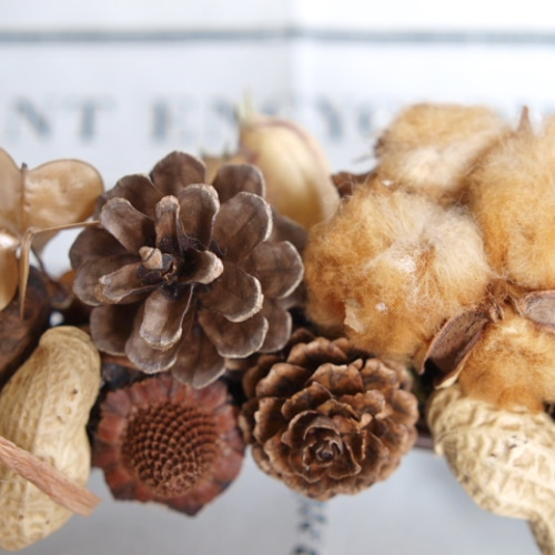 綿の実と木の実のリース リース Rakas 通販 303682｜Creema(クリーマ)