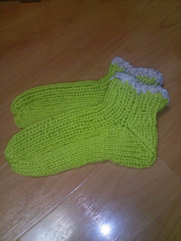手編み靴下オリーブ 1枚目の画像