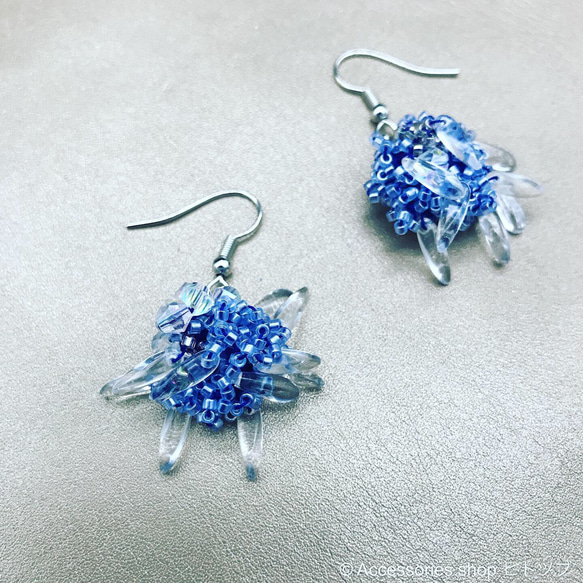 blue×clear チェコガラスのフックピアス 2枚目の画像