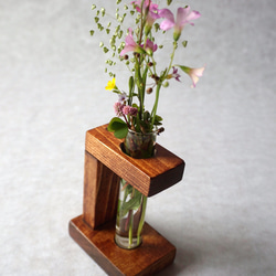 無垢材で作った「一輪挿し、試験管のセット」  古材、アンティーク風  生花やドライフラワーの花瓶にも チェリー 1枚目の画像