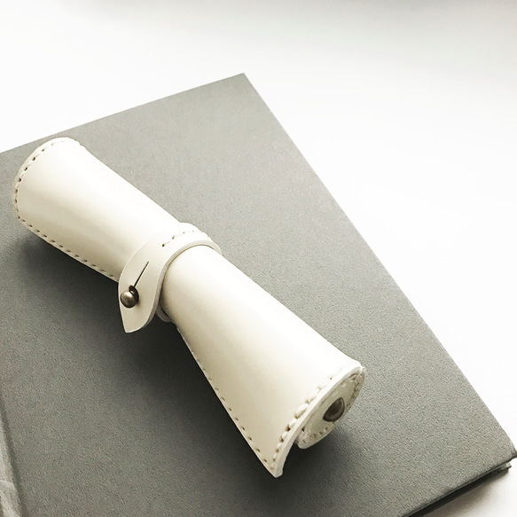マキモノペンケース　細巻　白 牛革
