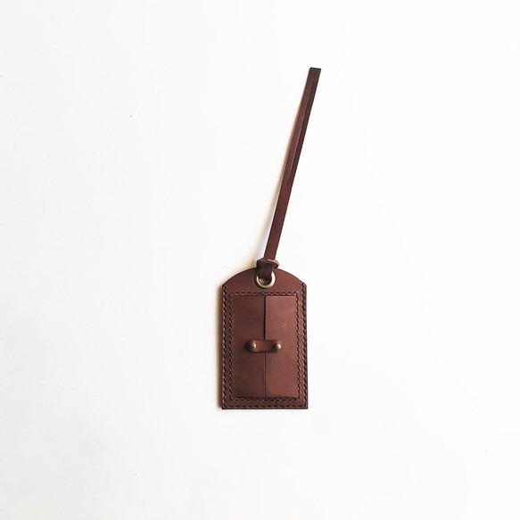 チョコ色レザーの扉型ネームタグ