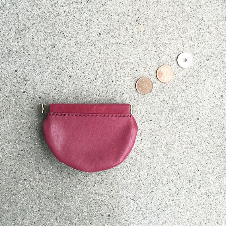 えんじ色のばねぐち（しきりあり）