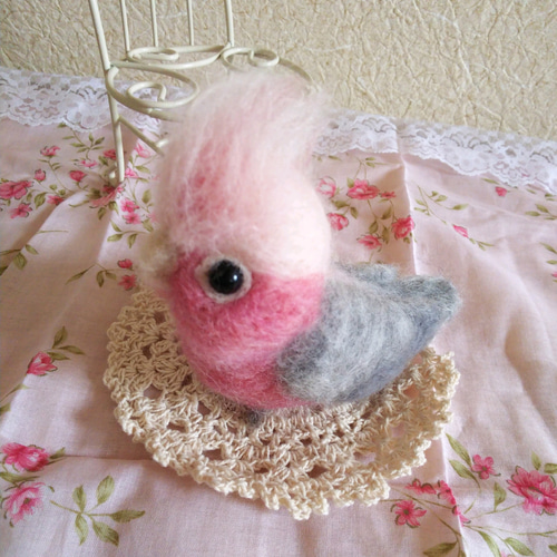 美しい 羊毛フェルト❀モモイロインコ❀オウム 羊毛フェルト emilily 羊毛フェルト