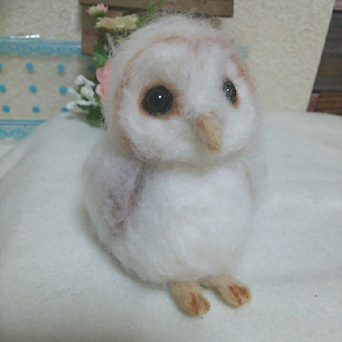 羊毛フェルト☆ふわふわメンフクロウのヒナ♡うるうるグラスアイ