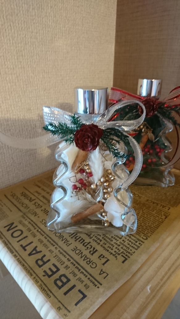ナチュラル、クリスマスツリーボトル、ハーバリウム。紫陽花オフホワイト。 4枚目の画像