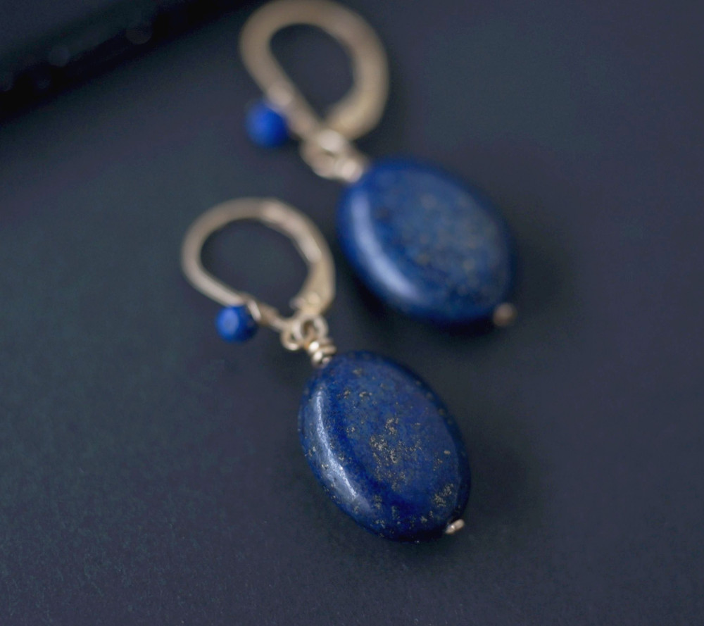 14KGF大粒ラピスラズリのピアス オーバル 12月 ラピスラズリ 誕生石 12月 Creema 4,560円