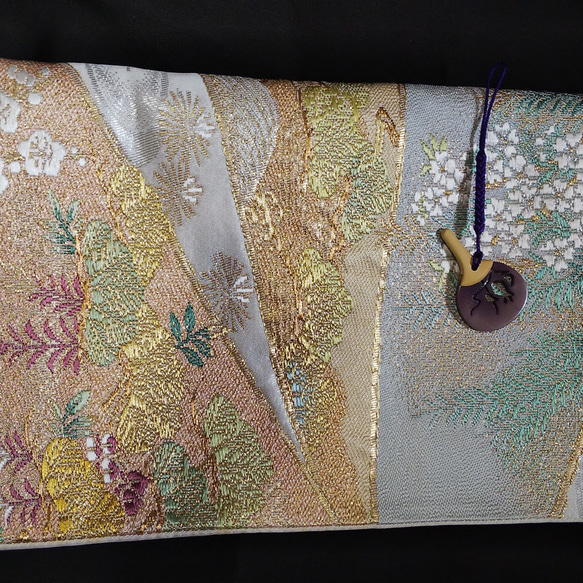 草木染 菖蒲透かし彫り タグアナッツ・ツゲ団扇根付 5枚目の画像