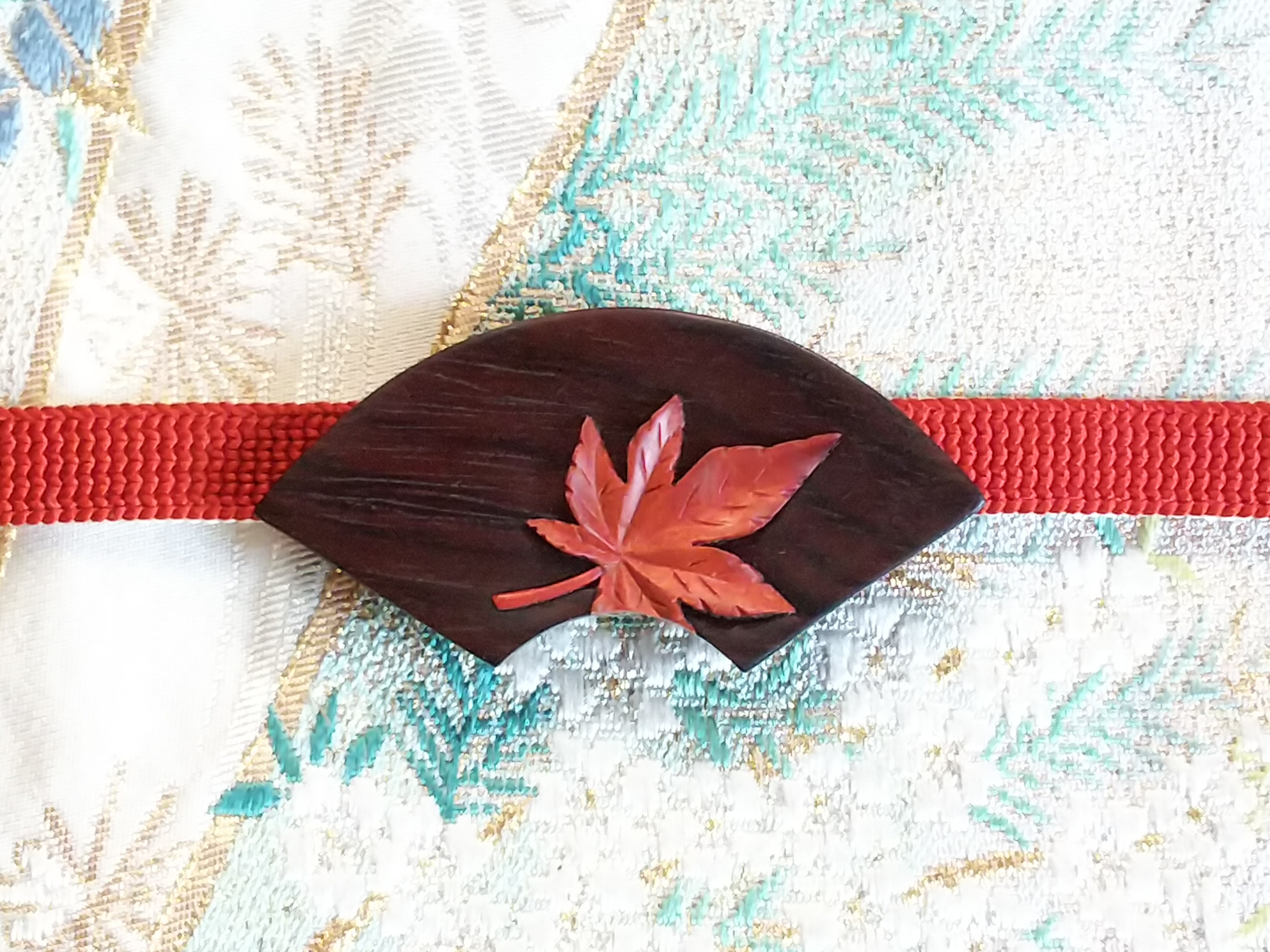 紅葉 彫篏帯留