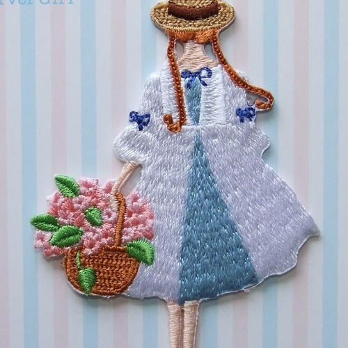 アルベロベロ♥️ ぶたさん女の子アップリケ毛糸ポンポン刺繍ケーブル編 チュニック アルベロベロ♥️ ぶたさん女の子アップリケ毛糸ポンポン刺繍