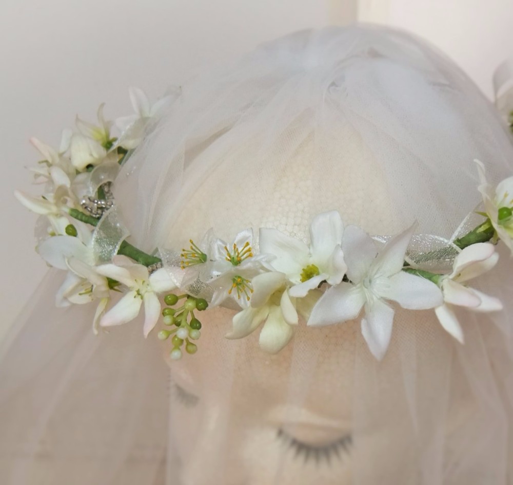 【受注生産作品】エルザの花冠　ジャスミンとブプレリュームビジューガーランド付☆*:.ピュアホワイト
