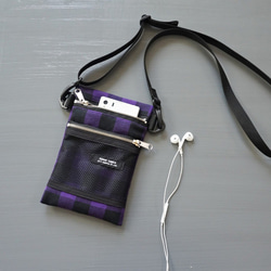 肩帶可供選擇！紫色格紋直立式迷你智慧型手機包 第1張的照片