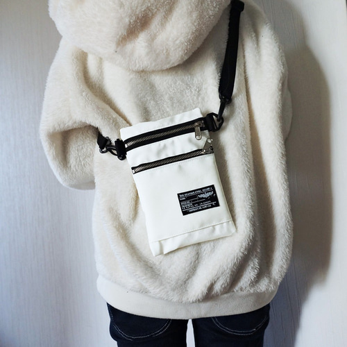 撥水ナイロン 縦型スマホポシェット ホワイト ミニショルダー